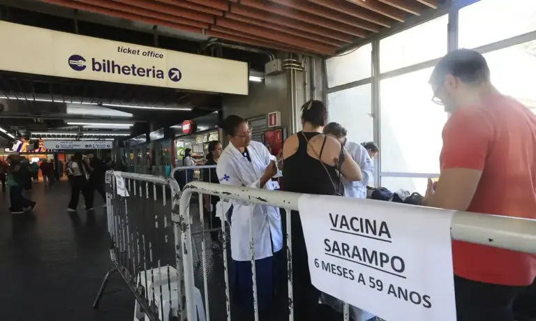 Ministério da Saúde reforça vacinação contra o sarampo após 27 casos confirmados no Brasil - Studio TV