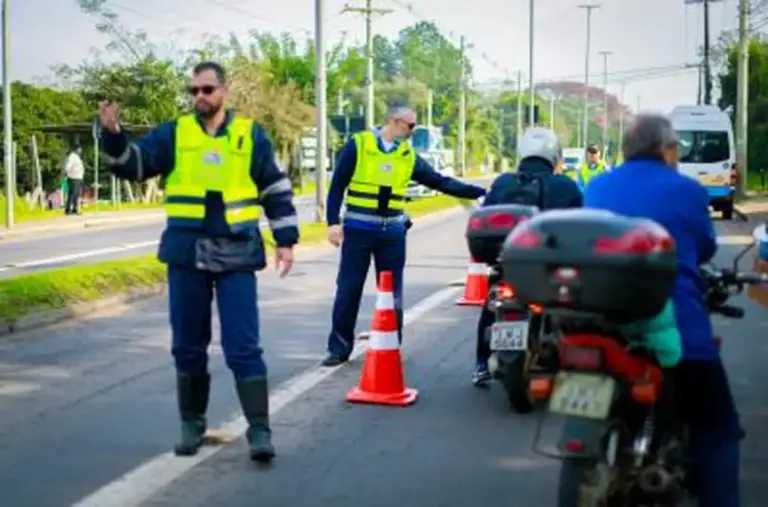 Motocicleta com 242 multas e R$ 134 mil em débitos é apreendida em Porto Alegre - Studio TV