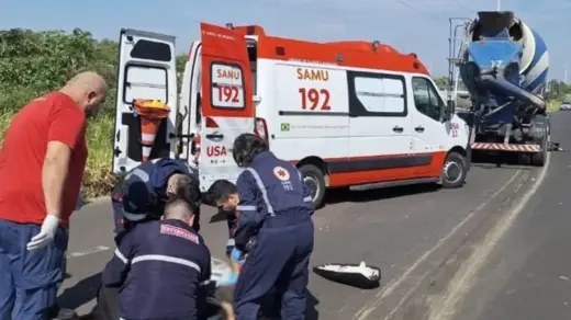 Motociclista morre após colisão com caminhão em Capão da Canoa - Studio TV
