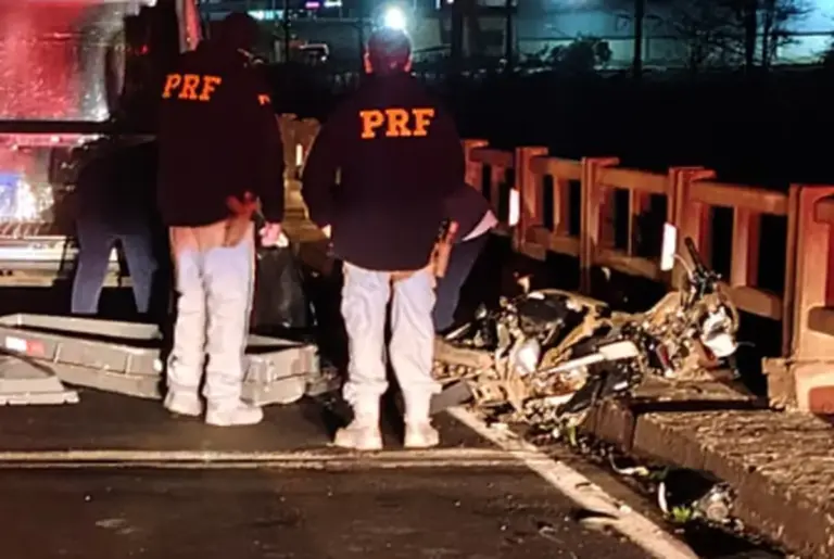 Motociclista morre após colisão contra mureta na BR-386, em Estrela - Studio TV