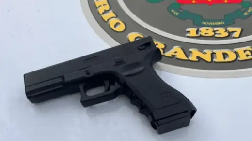 Motorista embriagado é preso com simulacro de arma de fogo em Farroupilha - Studio TV