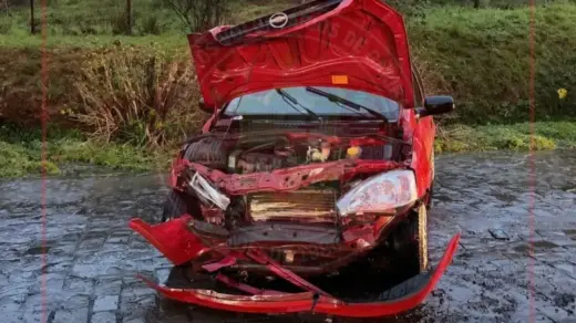 Motorista fica ferido em colisão entre Farroupilha e Garibaldi - Studio TV