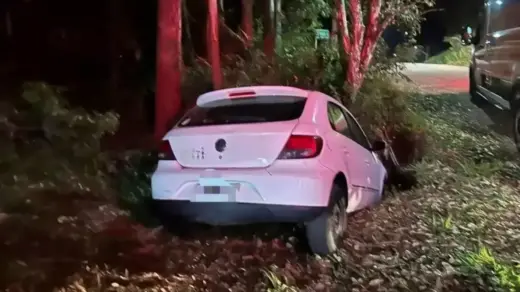 Motorista sofre mal súbito e carro de Bento Gonçalves sai da pista na ERS-446 - Studio TV