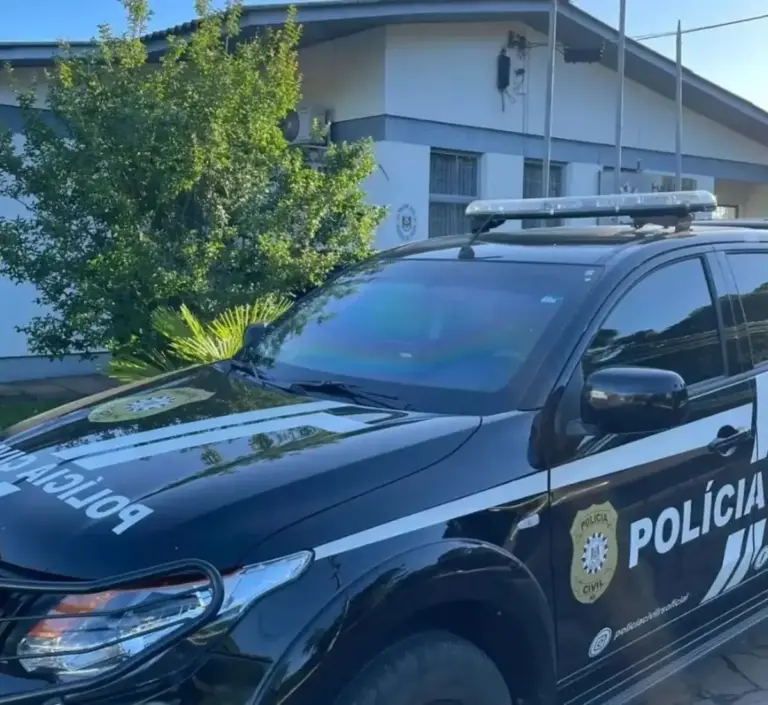 Mulher é presa dentro de delegacia após ameaçar testemunha de ser “queimada viva” em Guaporé - Studio TV