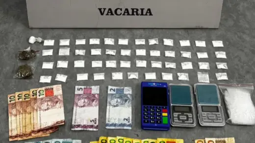 Mulher é presa por tráfico de drogas no bairro Jardim Toscano, em Vacaria - Studio TV