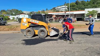 Nova Bassano realiza operação tapa-buracos em trecho urbano da ERS-324 - Studio TV