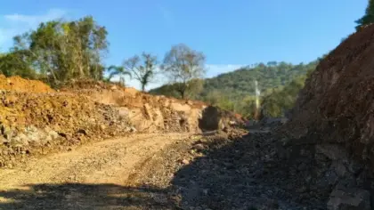 Obras na ERS-437 mantêm bloqueio diário entre Vila Flores e Antônio Prado - Studio TV