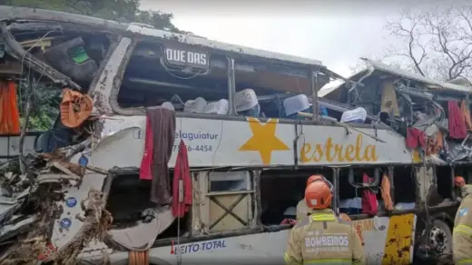 Ônibus tomba e deixa ao menos nove mortos no Rio de Janeiro - Studio TV