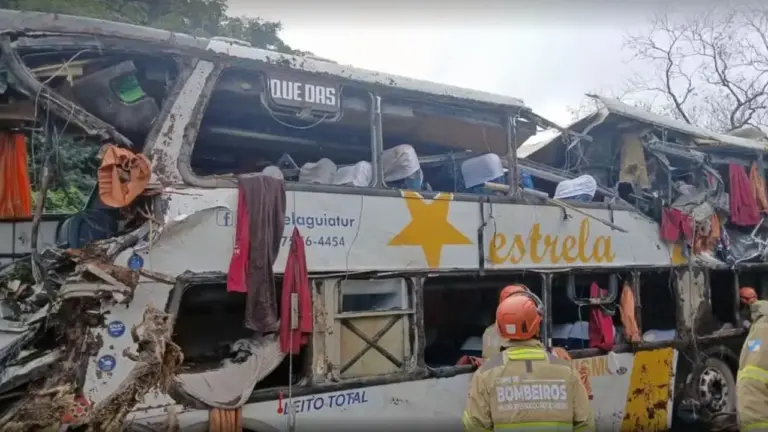 Ônibus tomba e deixa ao menos nove mortos no Rio de Janeiro - Studio TV