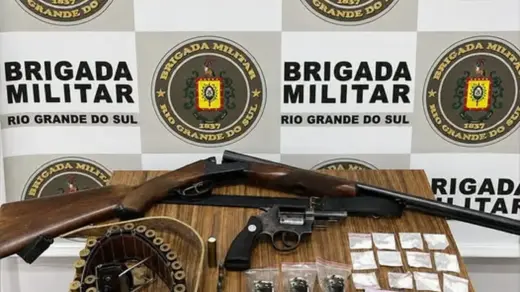 Operação Cerco Fechado prende dois homens com drogas e armas em Farroupilha - Studio TV