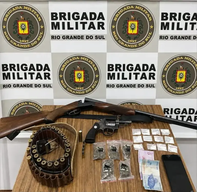 Operação Cerco Fechado prende dois homens com drogas e armas em Farroupilha - Studio TV
