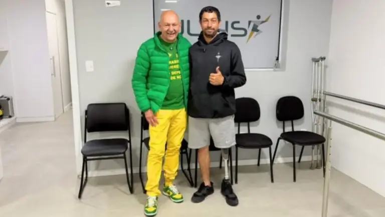 Pedreiro de SC recebe prótese de R$ 80 mil após história viralizar nas redes - Studio TV