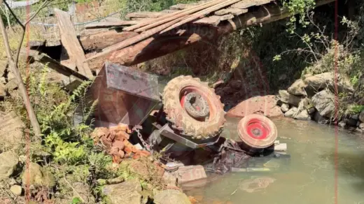 Pessoa fica ferida após capotamento de máquina agrícola em Garibaldi - Studio TV