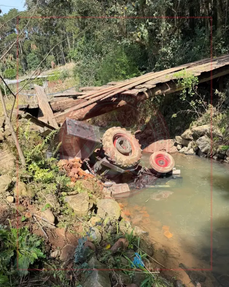 Pessoa fica ferida após capotamento de máquina agrícola em Garibaldi - Studio TV