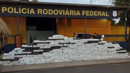 PRF apreende cerca de duas toneladas de maconha em caminhão com melancias na BR-386 - Studio TV