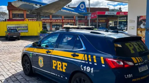 PRF intercepta carro suspeito na BR-470 e prende dupla por furtos em Garibaldi - Studio TV