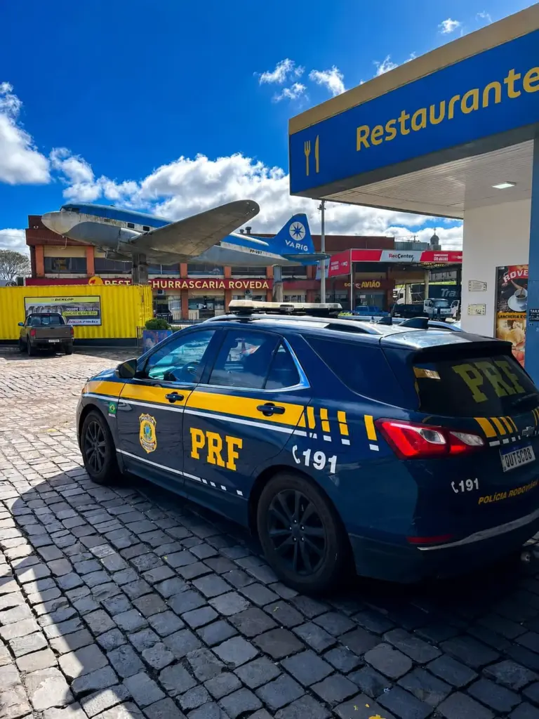 PRF intercepta carro suspeito na BR-470 e prende dupla por furtos em Garibaldi - Studio TV