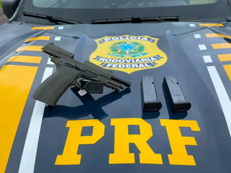 PRF prende homem e apreende pistola com três carregadores em ônibus no RS - Studio TV