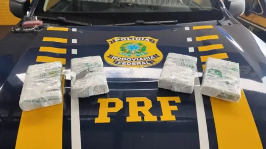 PRF prende passageira com 4,3 quilos de cocaína na BR-101, em Torres - Studio TV