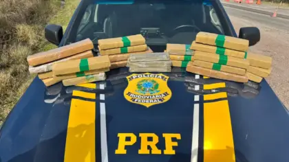 PRF prende passageira de ônibus com mais de 20 quilos de maconha em Bagé - Studio TV