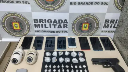 Quatro adultos são presos e dois adolescentes apreendidos por tráfico de drogas em Caseiros - Studio TV
