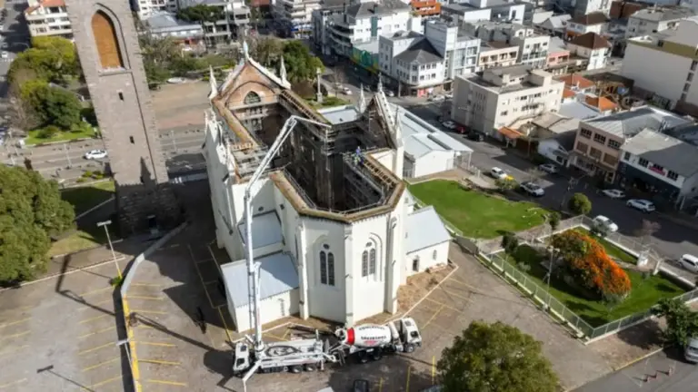 Reconstrução da Igreja Matriz de Flores da Cunha avança para etapa da nova cobertura - Studio TV