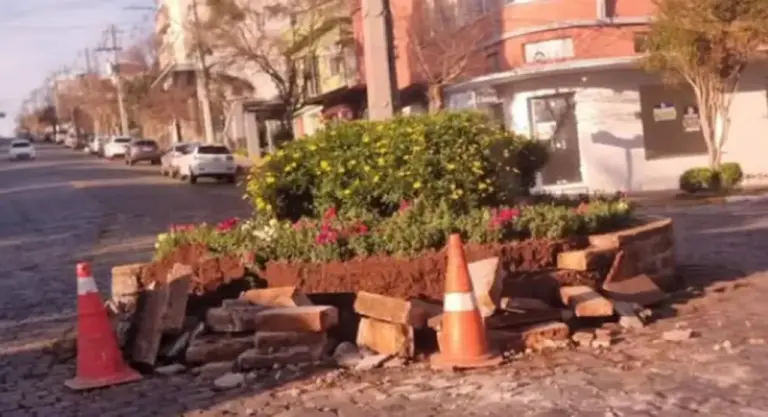 Rotatória no centro de Nova Prata é novamente danificada após acidente - Studio TV