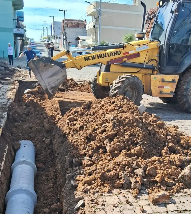 Rua Fabiano Reschke recebe nova rede de água no bairro Renovação, em Veranópolis - Studio TV