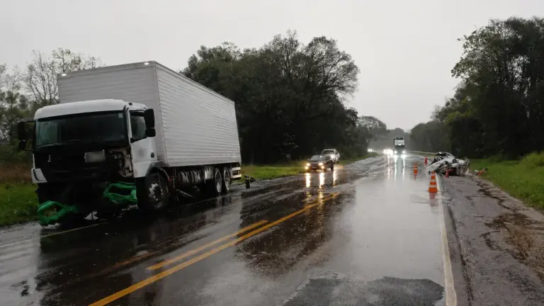 Sargento de 44 anos morre em colisão frontal entre carro e caminhão no Noroeste do RS - Studio TV
