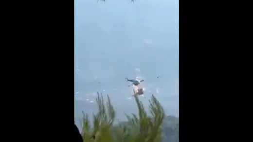 Helicópteros colidem no ar durante combate a incêndio - Studio TV