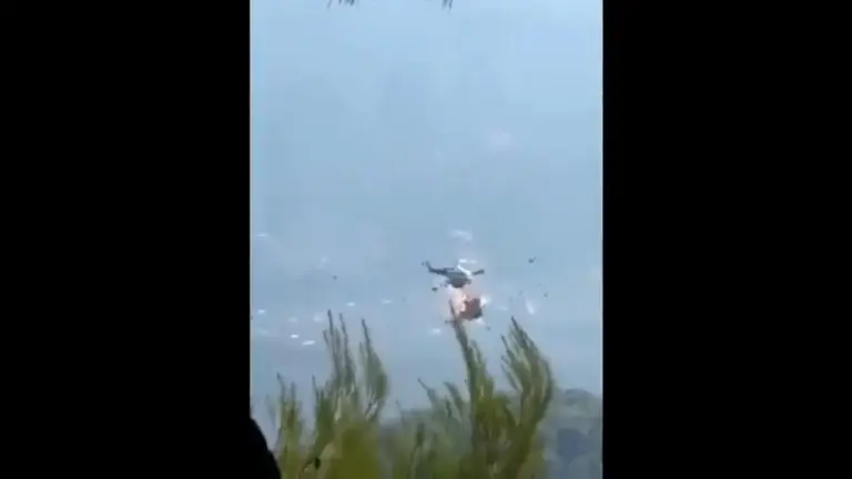 Helicópteros colidem no ar durante combate a incêndio - Studio TV
