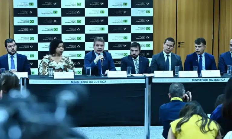 Operação Lívia investiga rede suspeita de aliciar jovens para práticas violentas na internet - Studio TV