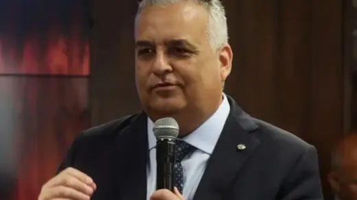 Flávio Bolsonaro fecha chapa presidencial com Alfredo Gaspar como vice - Studio TV