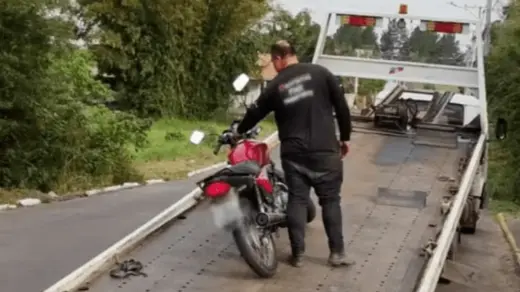 Moto com mais de R$ 110 mil em multas é apreendida no RS - Studio TV