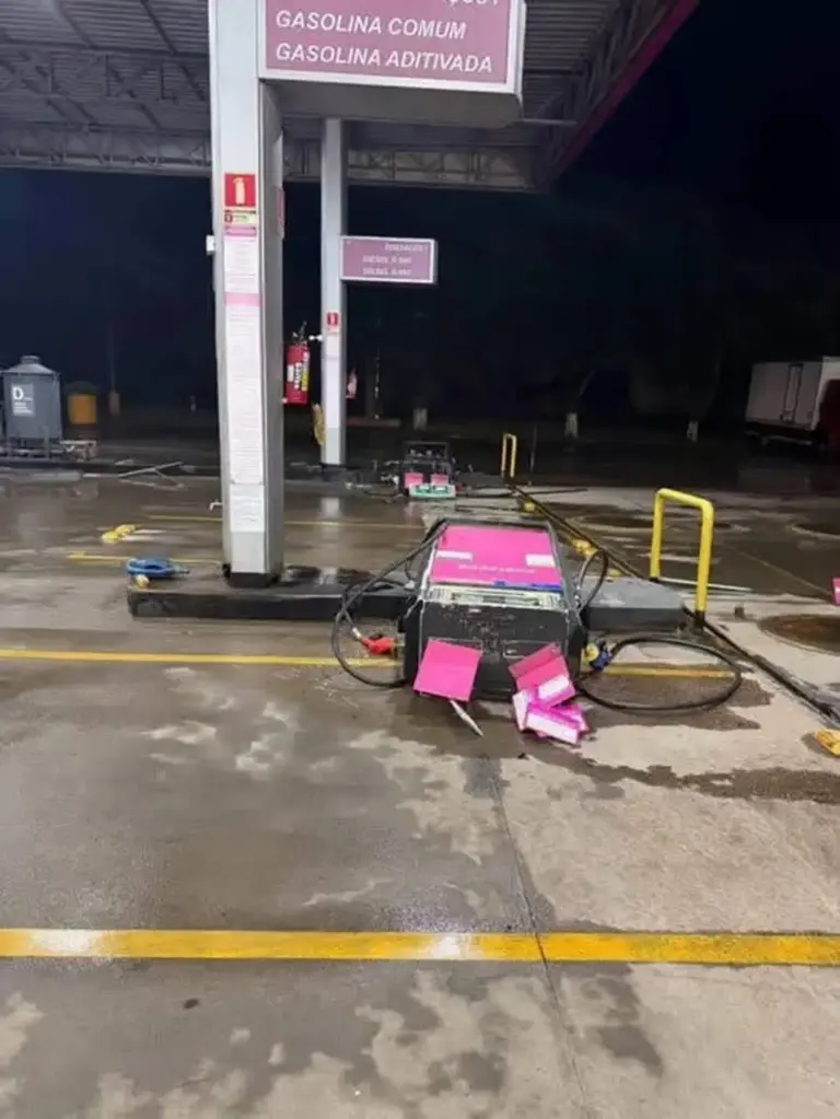 Ventos de até 120 km/h derrubam bombas de posto de combustível em Charqueadas - Studio TV