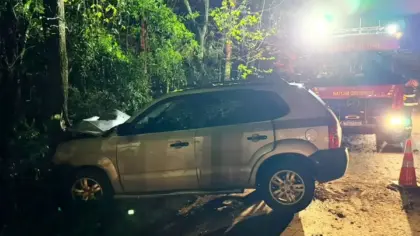 Jovem morre após carro sair da pista e bater em árvore na BR-386, em Sarandi - Studio TV