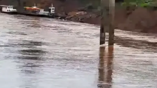 Cheia do Rio Taquari interrompe travessia de balsa entre Santa Tereza e São Valentim do Sul - Studio TV