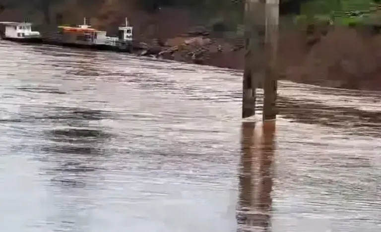 Cheia do Rio Taquari interrompe travessia de balsa entre Santa Tereza e São Valentim do Sul - Studio TV