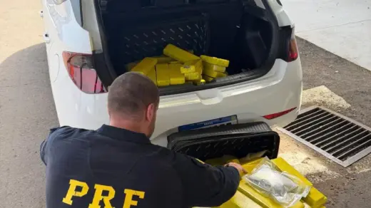 PRF apreende 92 kg de maconha e prende dois homens por tráfico em Passo Fundo - Studio TV