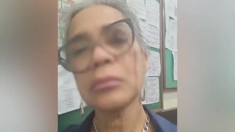 Professora de 61 anos é agredida com socos por aluno de 14 anos dentro de sala de aula - Studio TV