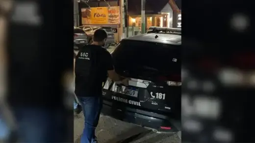 Suspeita de tentar matar irmão com câncer é presa dentro de hospital de SC - Studio TV