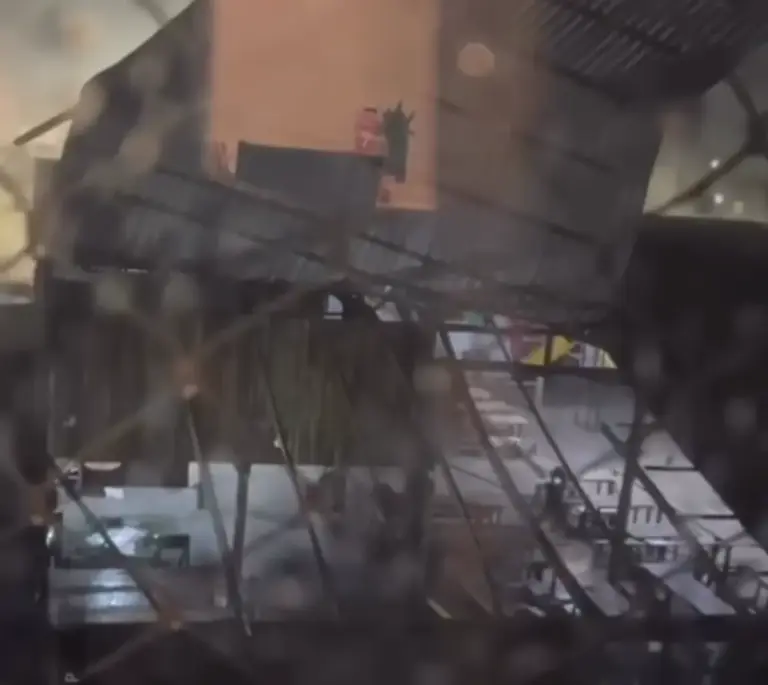 Temporal provoca destelhamentos e queda de árvores em Canoas - Studio TV