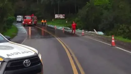 Trânsito é totalmente liberado na Rota do Sol após queda de carga de vidros - Studio TV