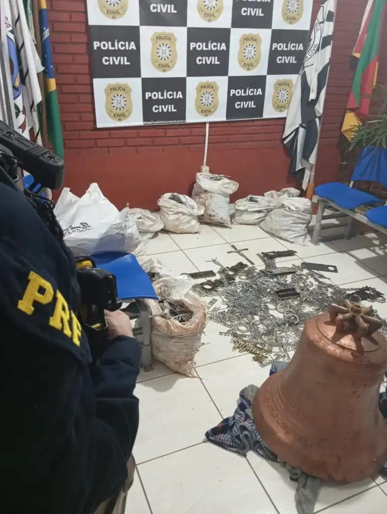 Três homens são presos com objetos furtados de cemitérios no RS - Studio TV