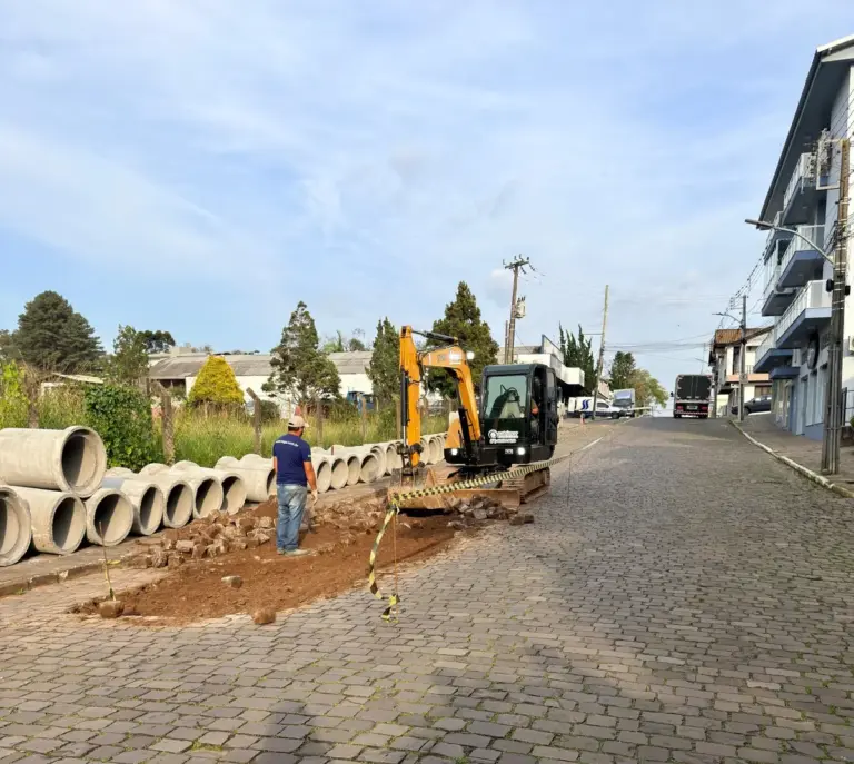 Veranópolis inicia obra de drenagem na Rua Epitácio Pessoa com investimento de R$ 128 mil - Studio TV