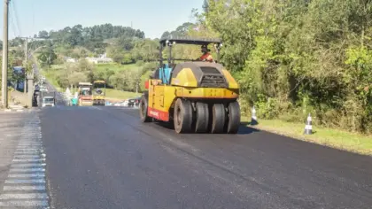 Vila Flores investe R$ 1,3 milhão em recapeamento e nova ciclofaixa na Linha Conde de Porto Alegre - Studio TV