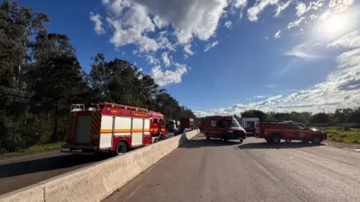 Acidente entre carro e carreta deixa dois mortos na BR-290, em Butiá - Studio TV