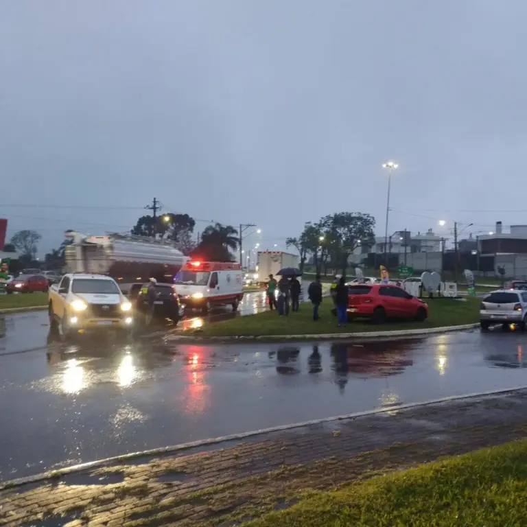 Acidente entre dois carros deixa três feridos, incluindo bebê de cinco meses, na ERS-324 em Marau - Studio TV