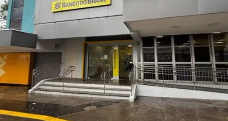 Agência do Banco do Brasil é invadida em Canoas - Studio TV