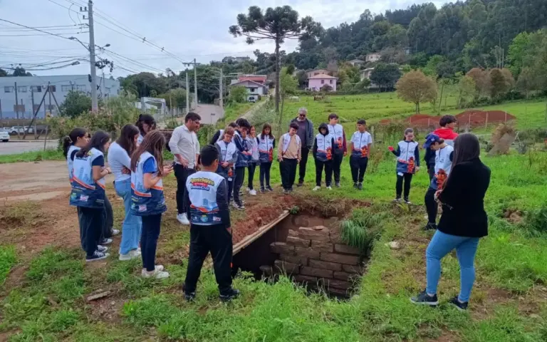 Agentes Mirins participam de aula prática sobre saneamento básico em Veranópolis - Studio TV